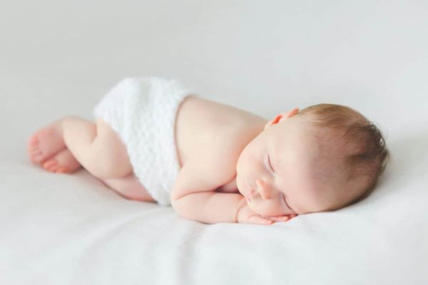 Mẹ làm gì khi trẻ sơ sinh khó ngủ?