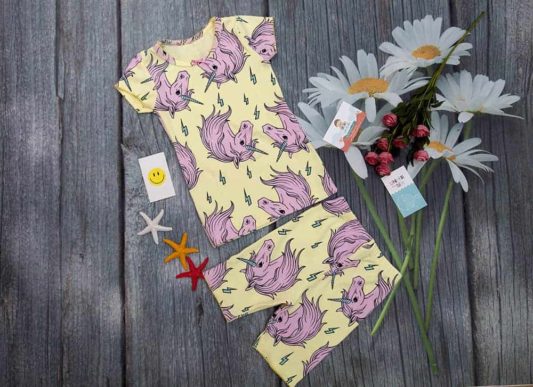 Bộ Xuất Hàn Bé Gái Hoạ Tiết Ngựa Hồng