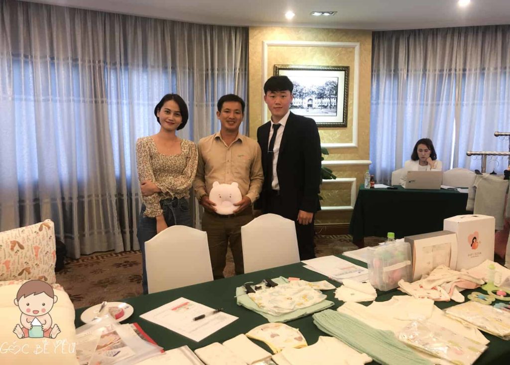 Hôm 23/4/2019 đại diện Góc Bé Yêu có cuộc gặp với đại diện hãng thời trang, nhà sản xuất của rất nhiều thương hiệu thời trang trẻ em tại Hàn Quốc - Eun Hong Tex.