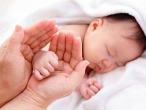 Chăm sóc bé bị tay chân miệng