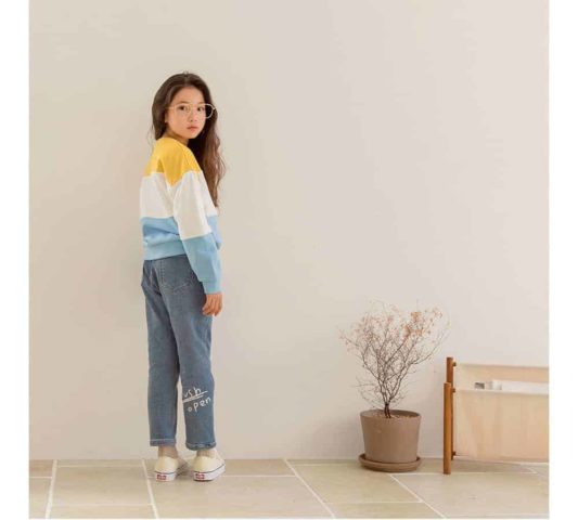 bé gái nên chọn quần áo màu gì