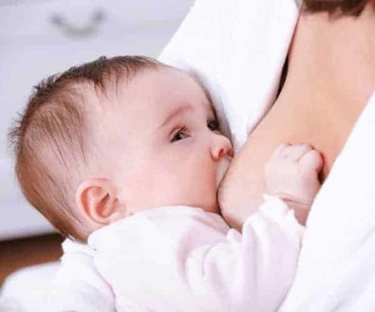 Chăm trẻ sơ sinh 1 tháng