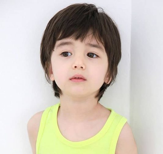 Kiểu tóc rẽ ngôi cổ điển