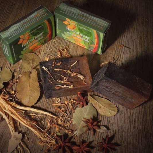 lá tắm người Dao đỏ - Mua xà bông handmade giá sỉ tại Shop Góc Bé Yêu TPHCM