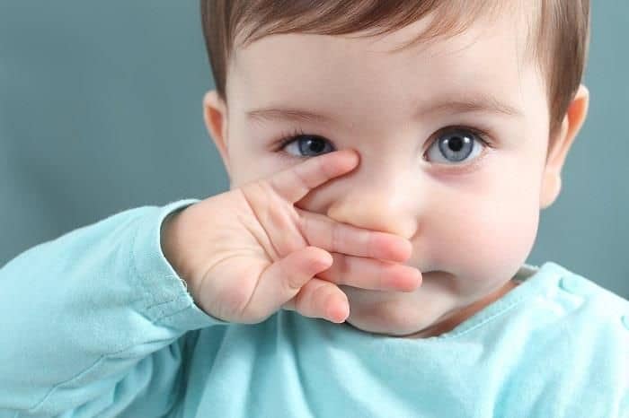 Trẻ sơ sinh bị sổ mũi - Phụ huynh nên làm gì?