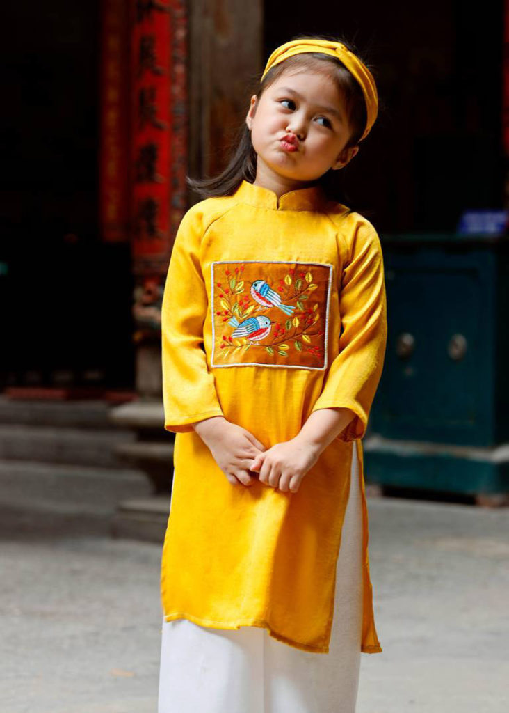 Áo dài truyền thống cho bé gái tại Góc Bé Yêu